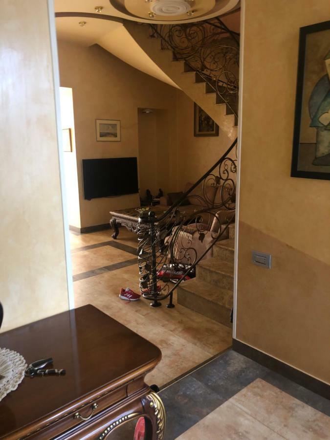 Luxury Tumanyan Apartment เยเรวาน ภายนอก รูปภาพ