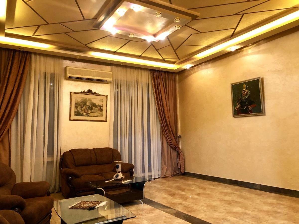 Luxury Tumanyan Apartment เยเรวาน ภายนอก รูปภาพ