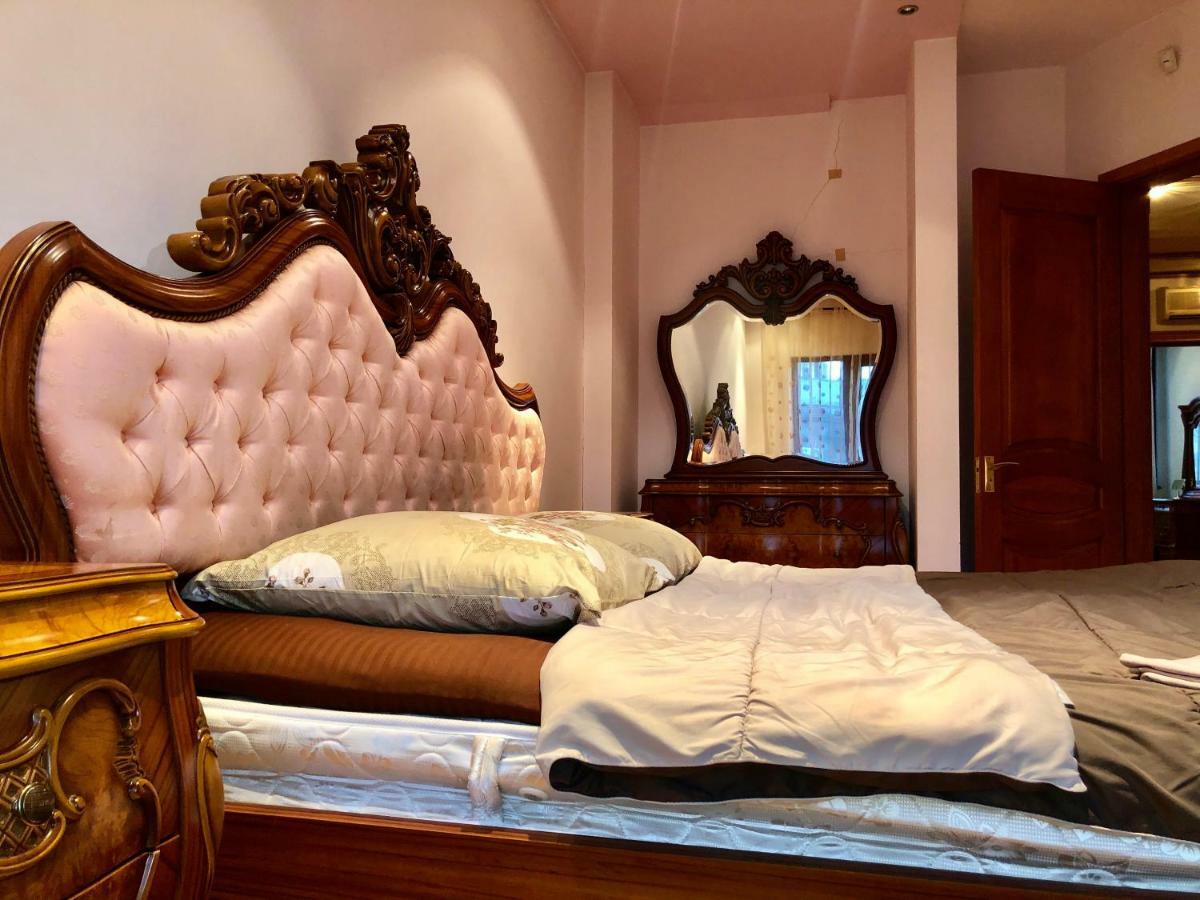 Luxury Tumanyan Apartment เยเรวาน ภายนอก รูปภาพ