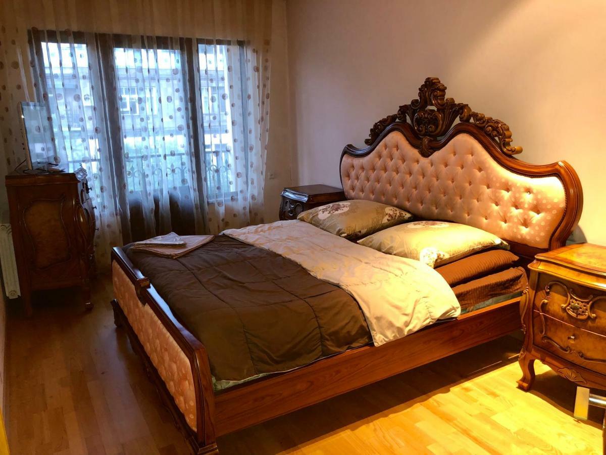Luxury Tumanyan Apartment เยเรวาน ภายนอก รูปภาพ