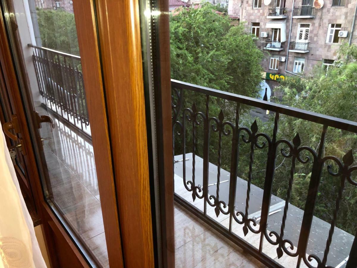 Luxury Tumanyan Apartment เยเรวาน ภายนอก รูปภาพ
