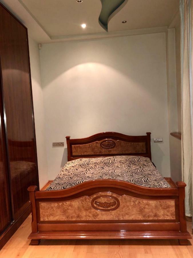 Luxury Tumanyan Apartment เยเรวาน ภายนอก รูปภาพ