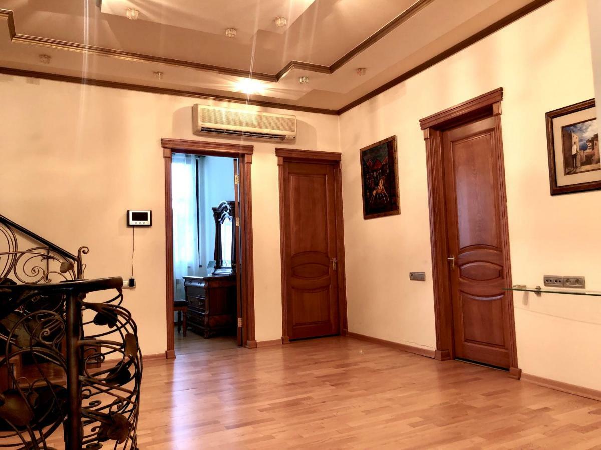 Luxury Tumanyan Apartment เยเรวาน ภายนอก รูปภาพ
